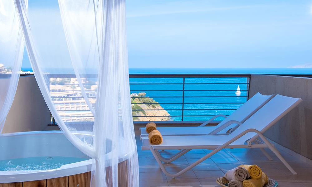 Family Suite  2 Bedroom Sea View with outdoor Jacuzzi Main Building
