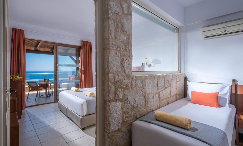 Family Room Sea View (main building)